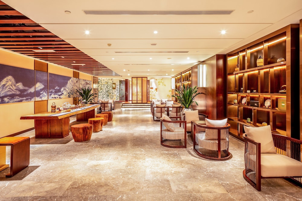 Holiday Inn Neijiang Riverside 63/81