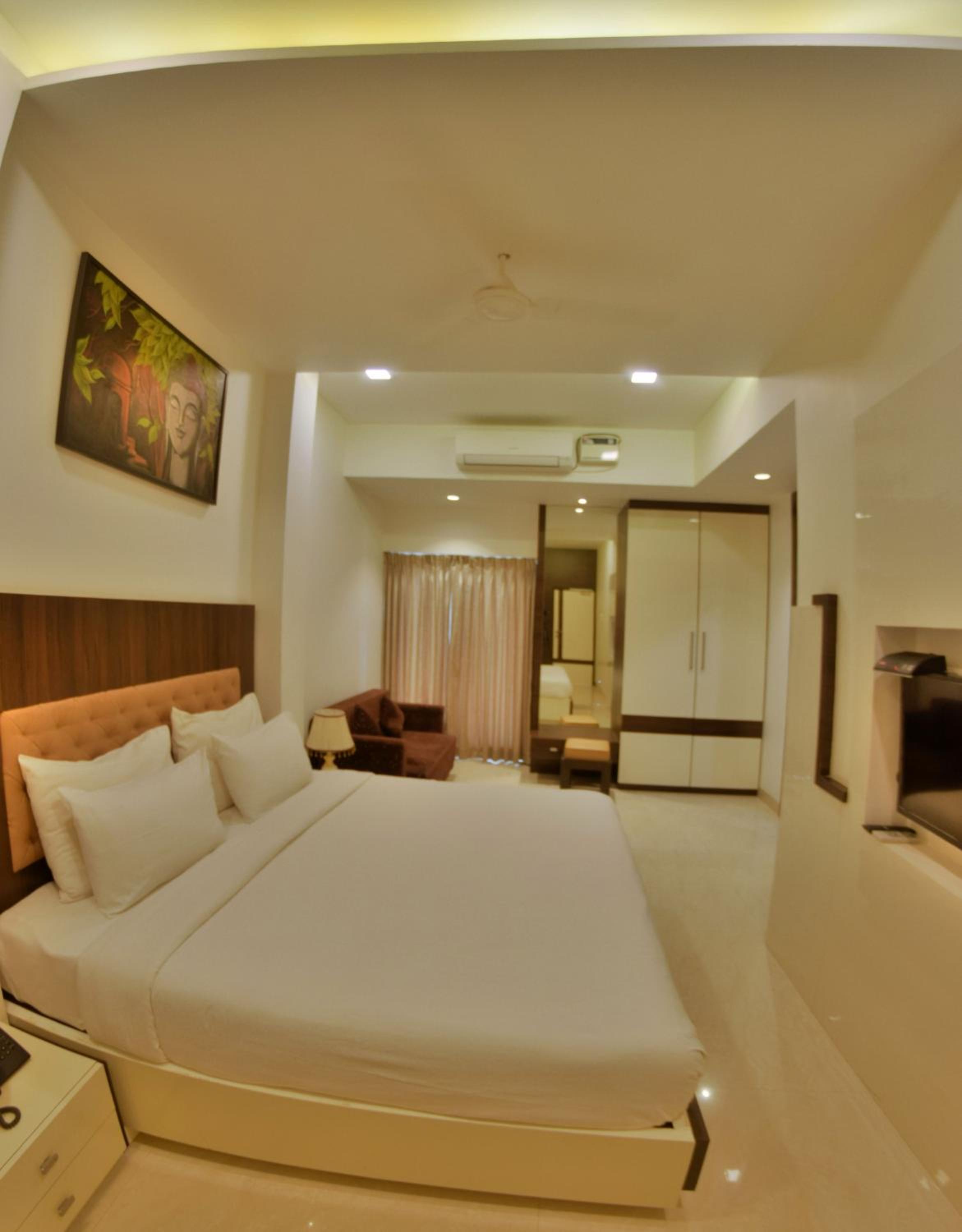 Rezo's Hotel 10/21