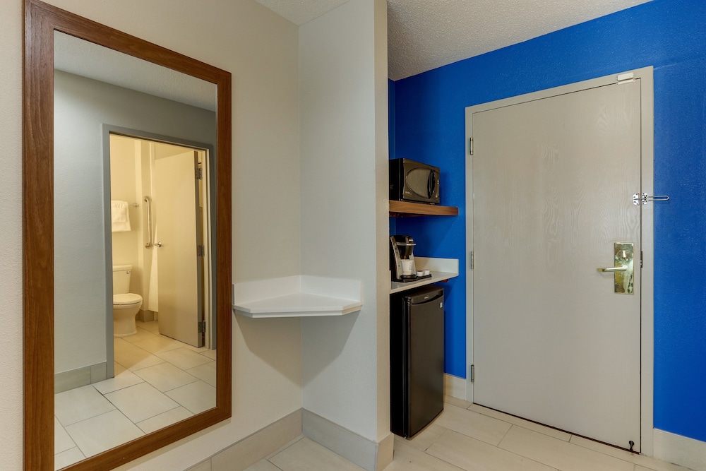 Holiday Inn Express Cincinnati North - Monroe 19/51