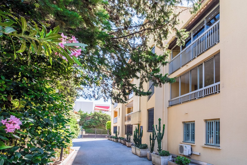 RESIDENCE LA ROSTAGNE 40/50