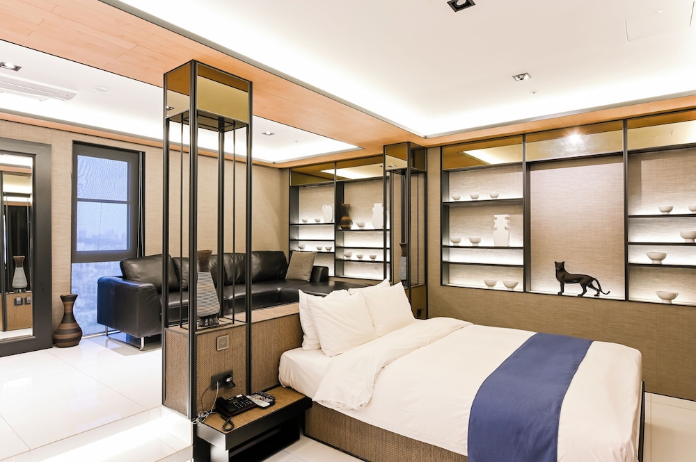 Lyj, Suite, Double Bed