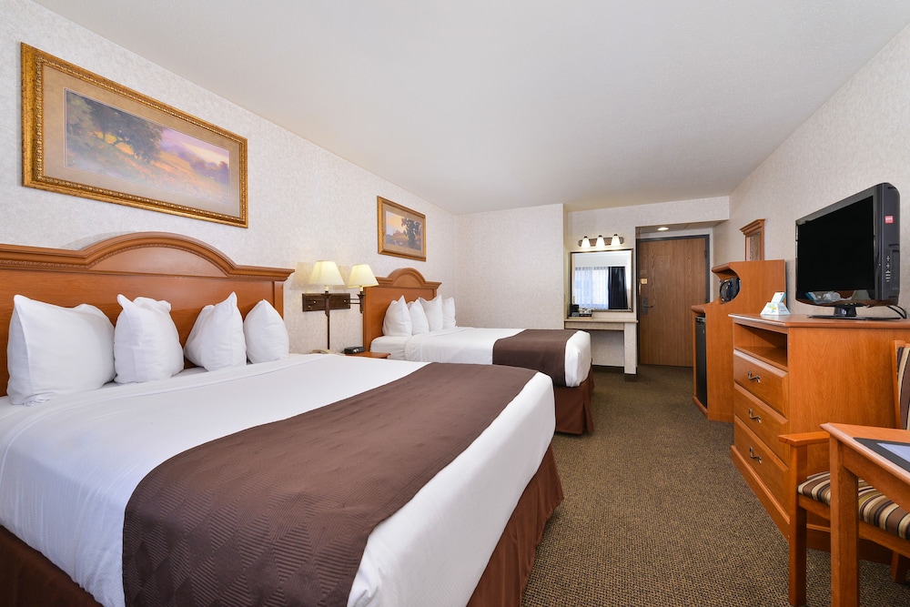 Revel Hotel Minot, SureStay Collection by Best Western 20/66