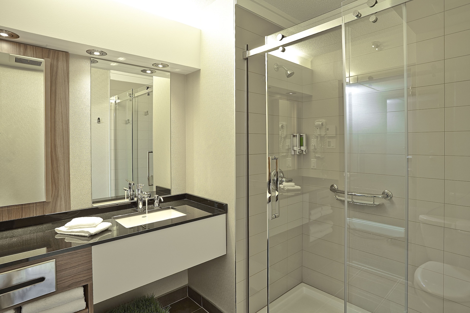 غرفة قياسية بسرير كوين في الطابق الأرضي، Hotel Cofortel 4/4