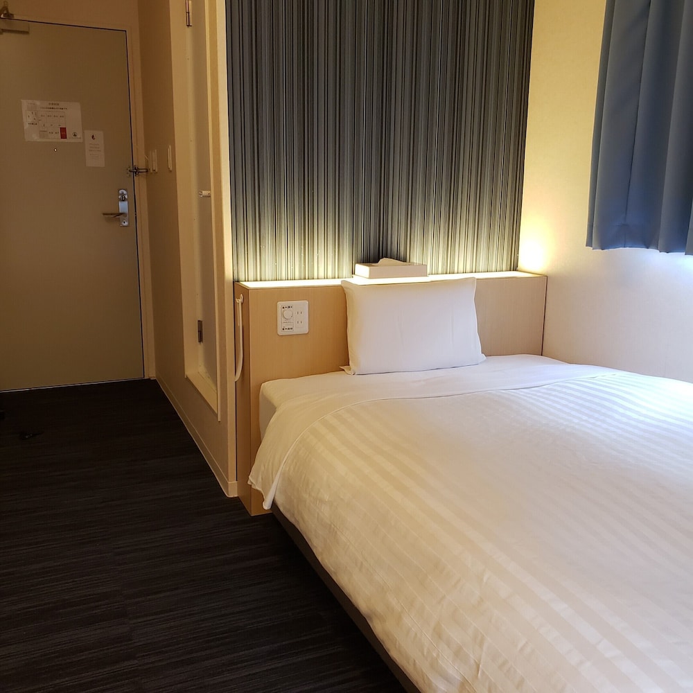 SEMI ROOM, SEMI DOUBLE BED