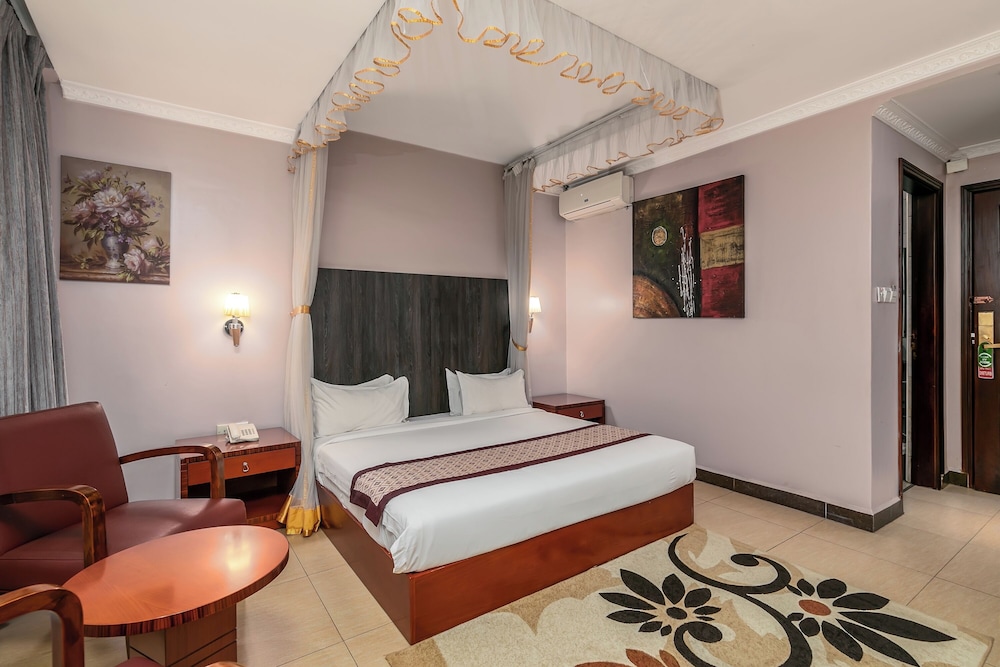 HBT Russel Hotel 17/50