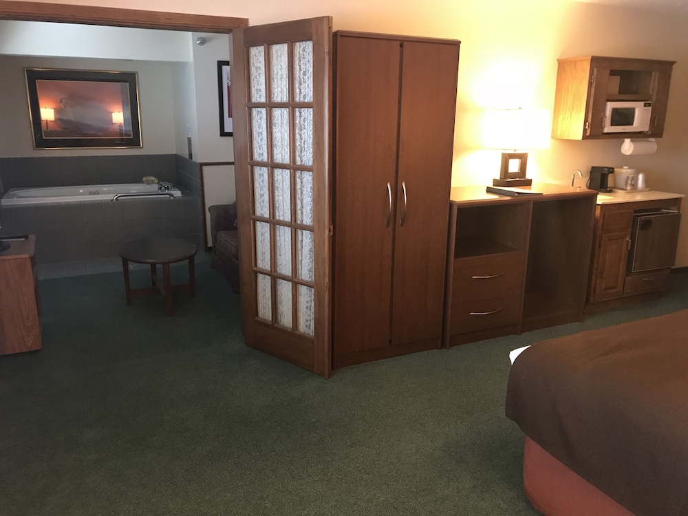 Northwoods Inn & Suites Blackduck 10/20