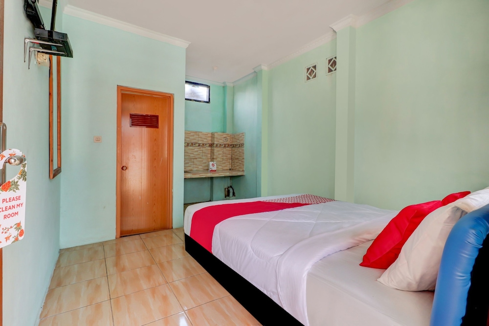 OYO 3879 Villa Sari Intan 12/25