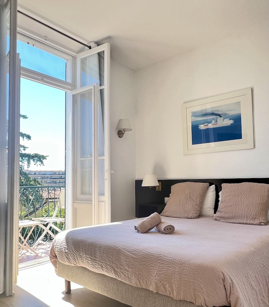 Hôtel Des Mimosas 7/47
