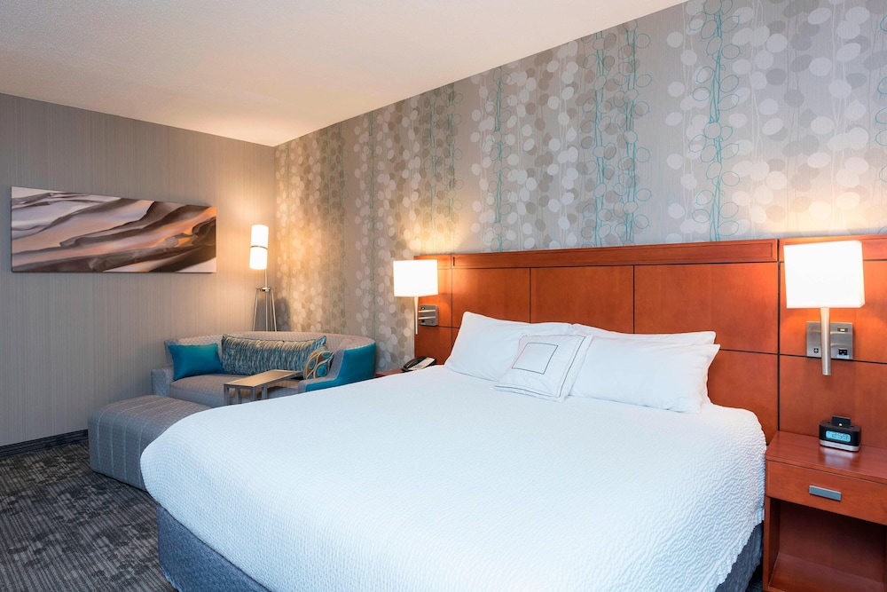 Courtyard By Marriott Traverse City 16/47