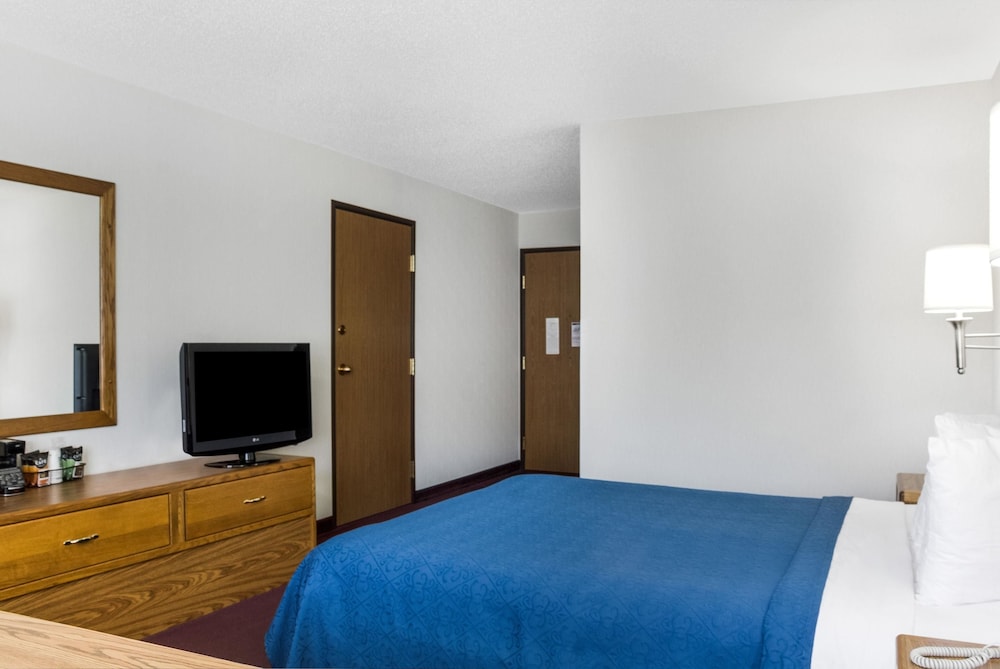 Everspring Inn Suites Hill City 16/61