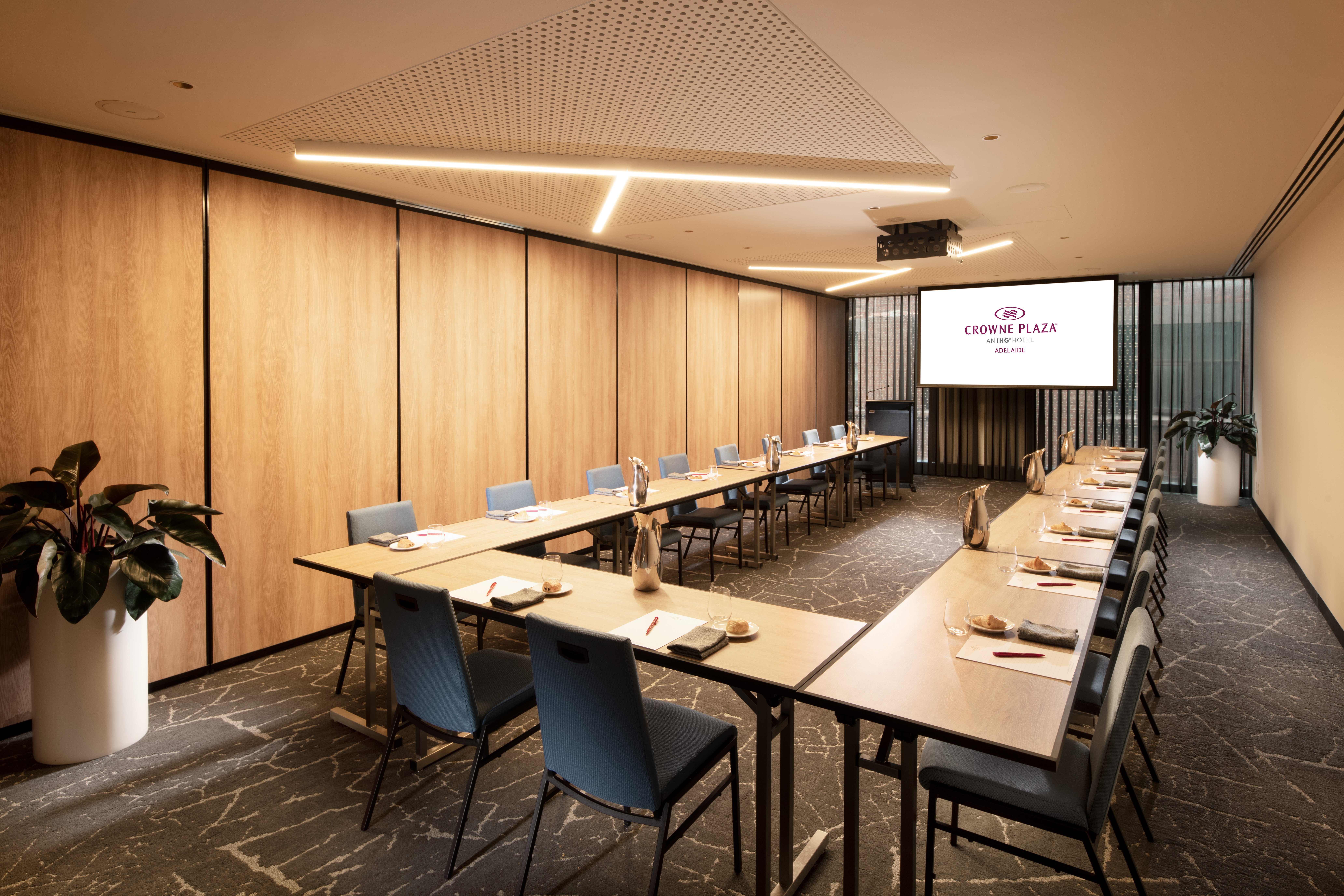 Crowne Plaza Adelaide 67/81