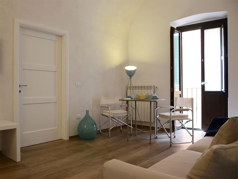 Suite Home Trani Old Town 6/11