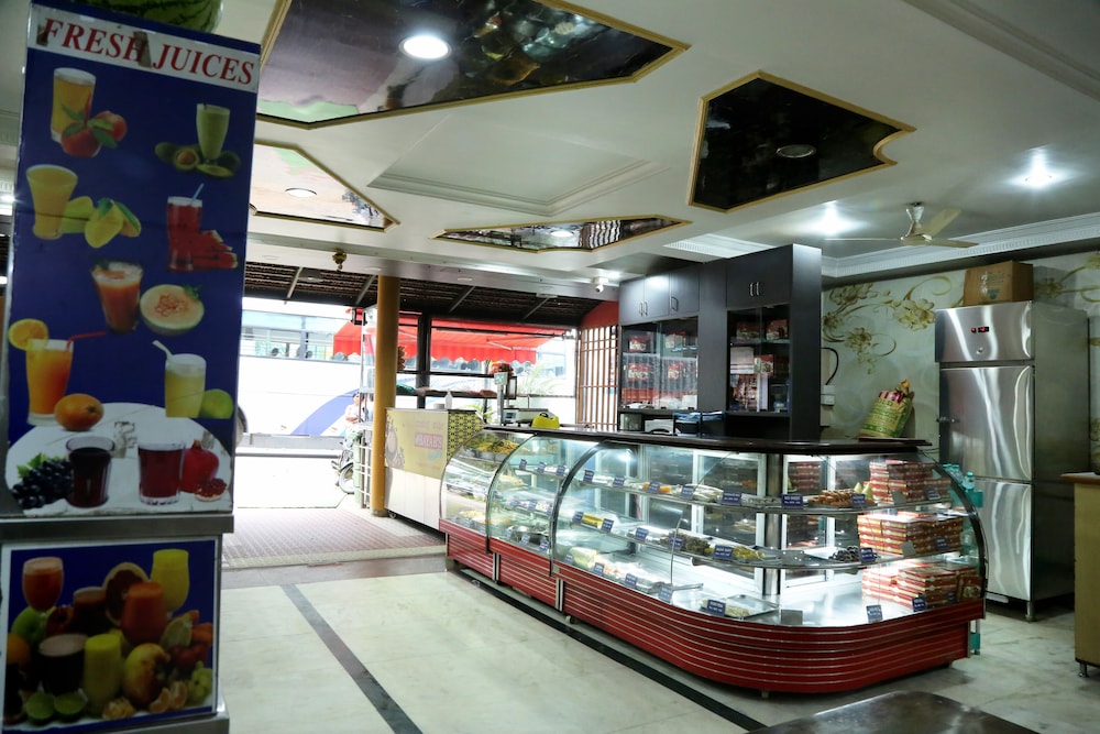Soundarya Hotel 4/38