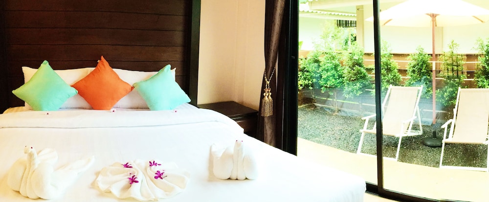 DELUXE, DOUBLE BED