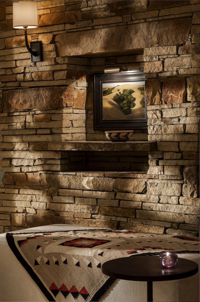 Rosewood Inn of the Anasazi 11/75
