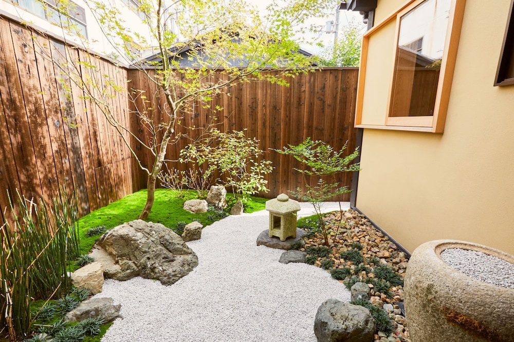 Rinn Kujofujinokitei West 13/17