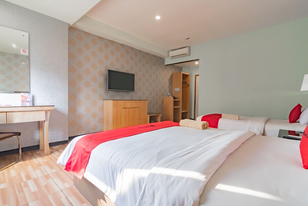 RedDoorz Premium Near Bandung Station 23/63