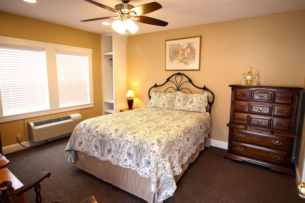 Peach Tree Inn & Suites 21/67