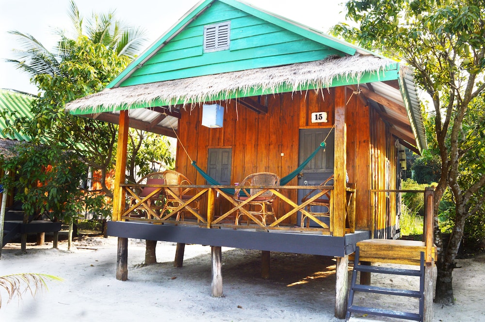 Palm Beach Bungalow Resort 4/66