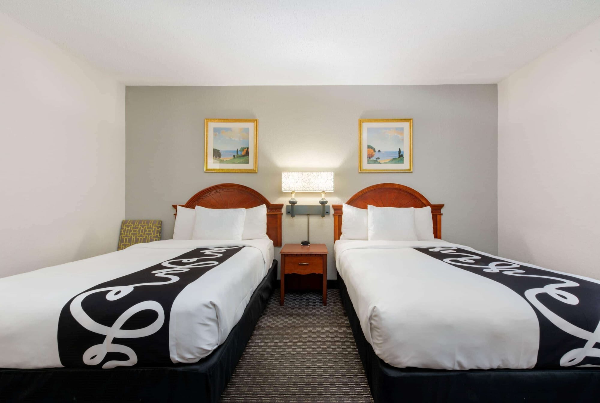 ROOM, 2 DOUBLE BEDS