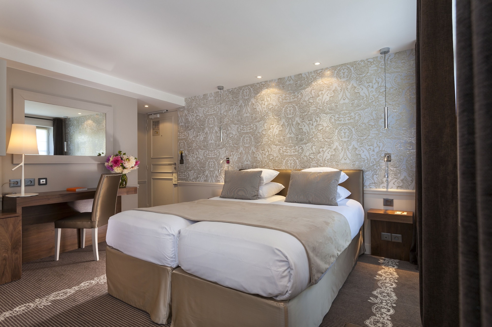 DELUXE, DOUBLE BED