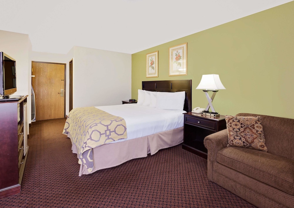 Baymont By Wyndham Battle Creek Downtown 15/39