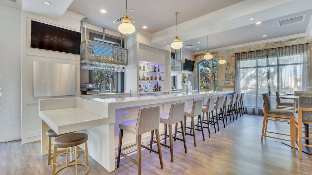 Staybridge Suites Savannah Historic District 38/52