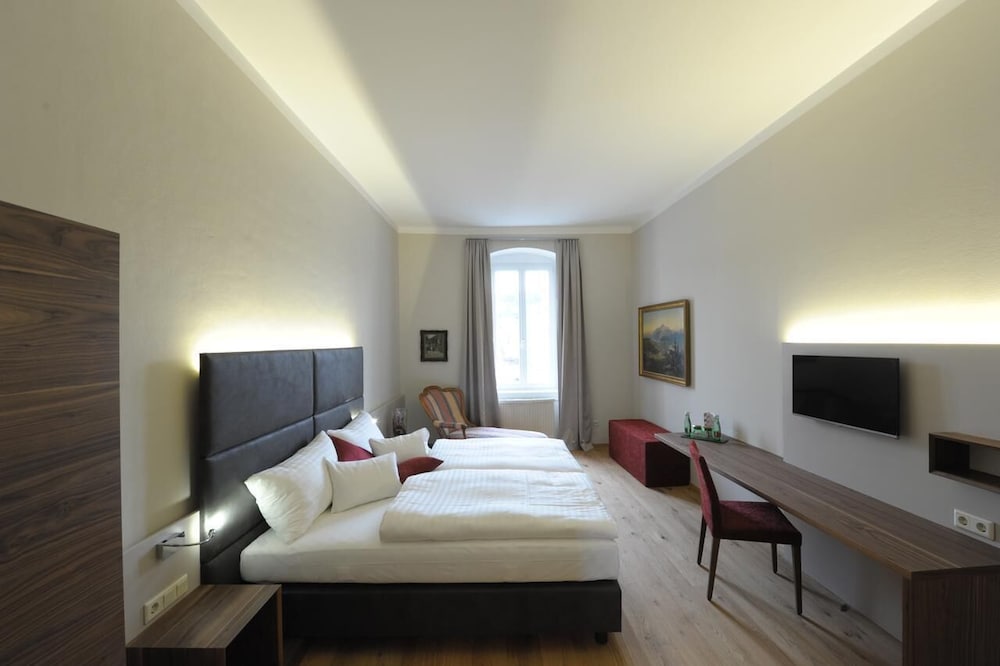 eee hotel Perg 8/43