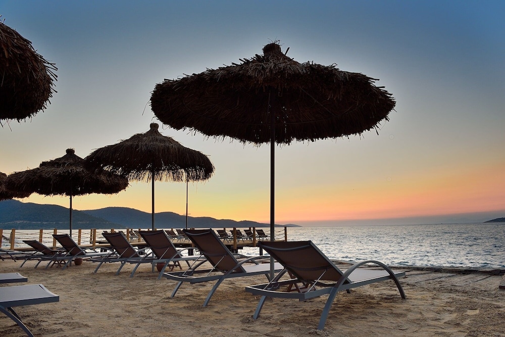 Sarpedor Boutique Hotel 43/48