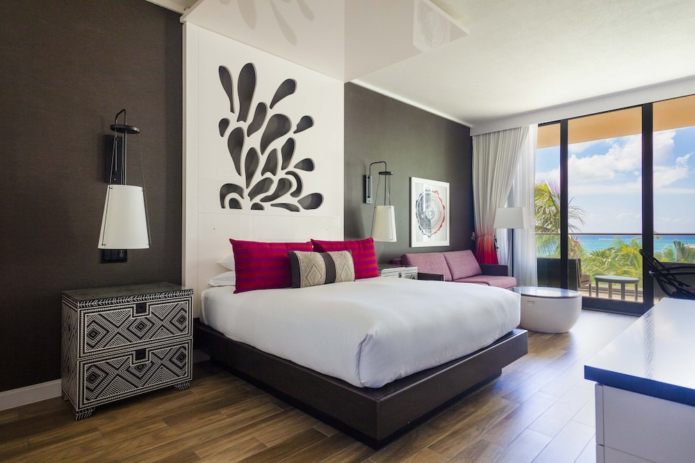 Premium, King Bed, Ocean Front, Pool View