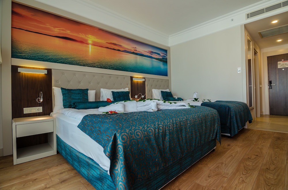 The Lumos Deluxe Resort Hotel and Spa 20/60
