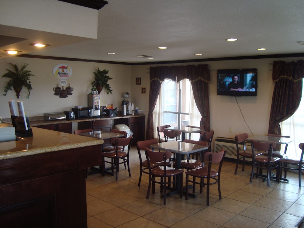Navasota Inn 18/25