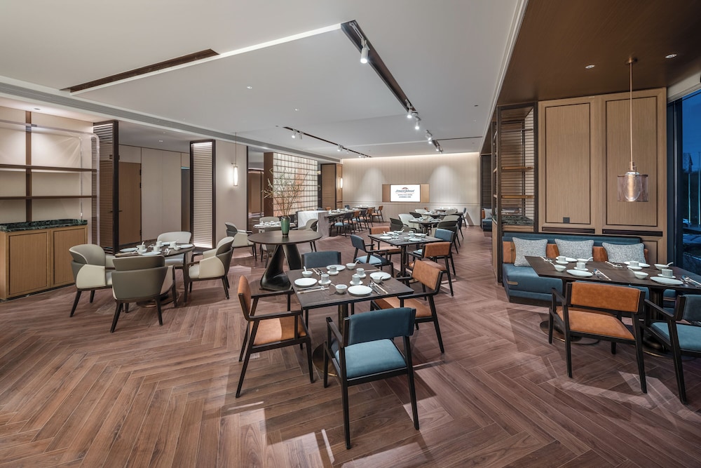 Howard Johnson By Wyndham Guotou Plaza Zigong 23/32