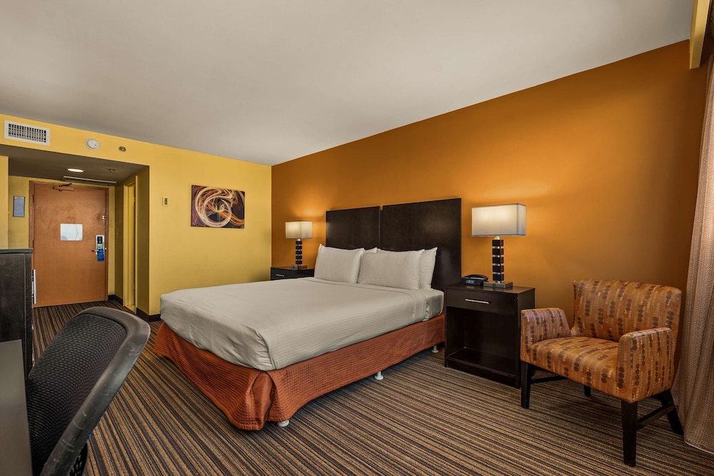 STANDARD, 2 DOUBLE BEDS, CITY VIEW