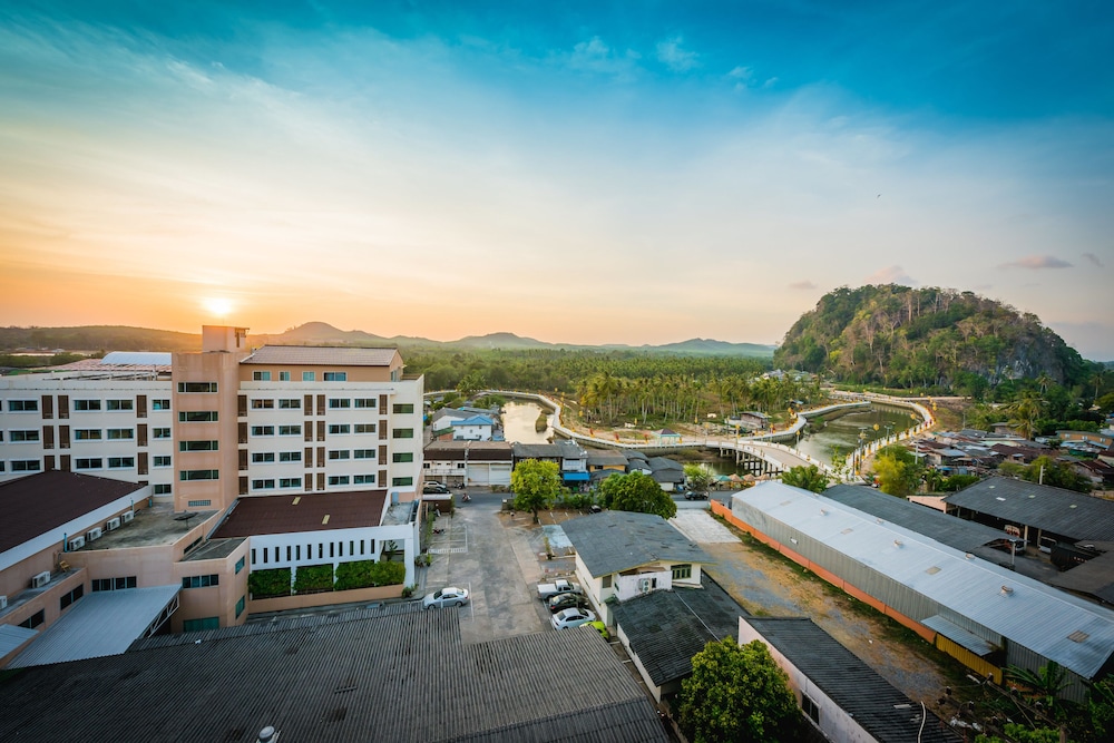Sinkiat Buri Hotel 9/67