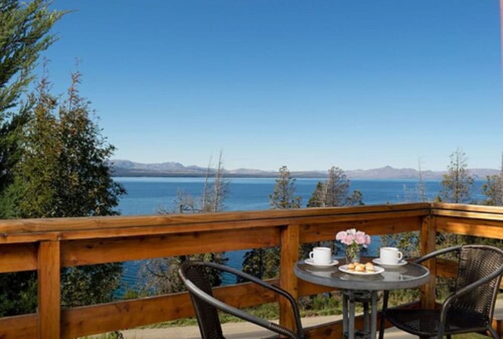 PAILAHUE LODGE & CABANAS 68/80