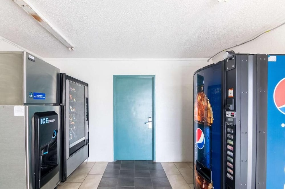 Motel 6 Clinton OK 7/64