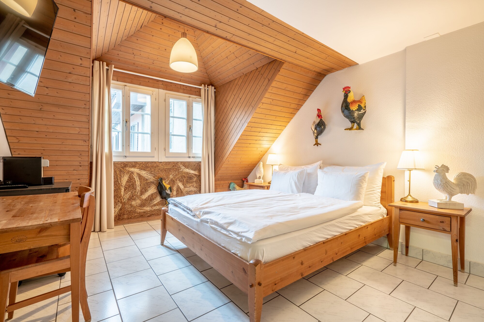 GARDEN, QUEEN BED