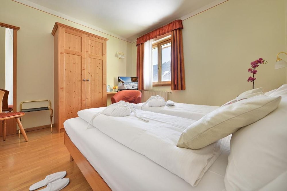 HOTEL INTERALPEN 19/74