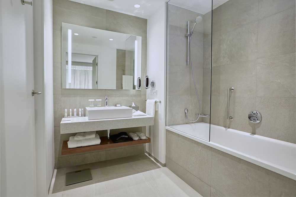 Doubletree By Hilton Wroclaw 20/77