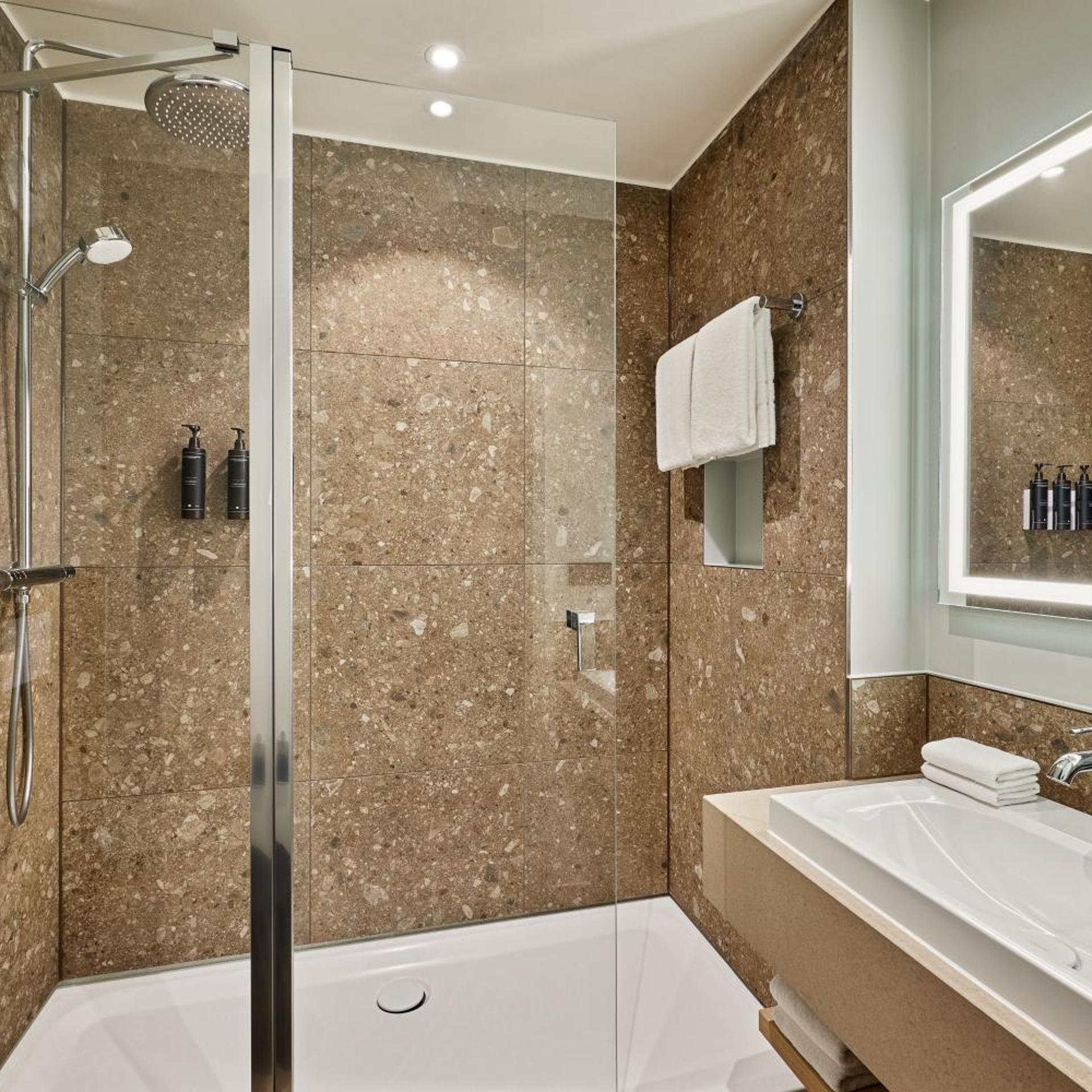 استوديو سوبيريور بسرير كينج بشرفة مع أريكة، Residence Inn by Marriott Munich Central 8/8