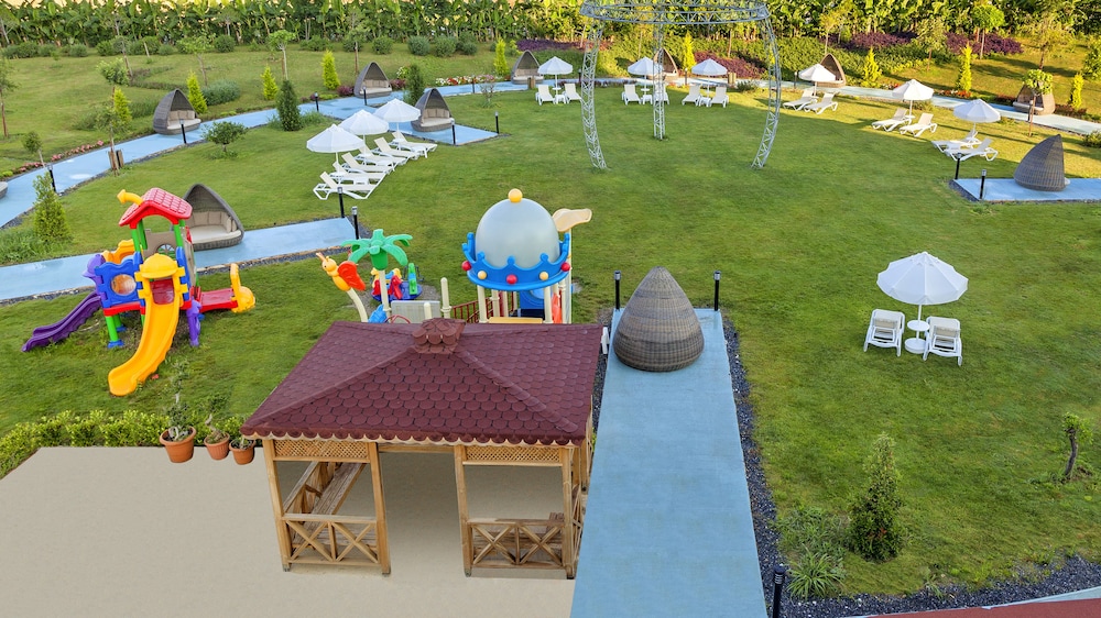 Glamour Resort Spa 62/70