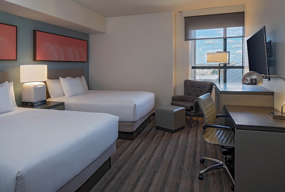 Room, 2 Queen Beds, City View, Den