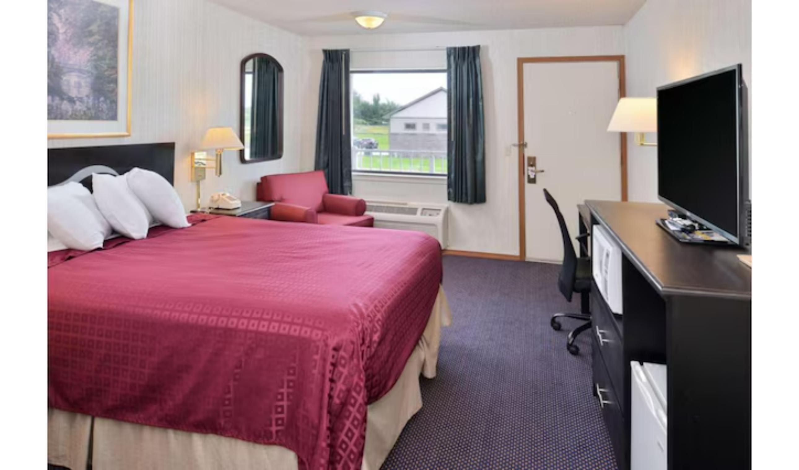 غرفة بسرير كينج لغير المدخنين، Residential Suites Warrensburg by Hotel O US 50 2/8