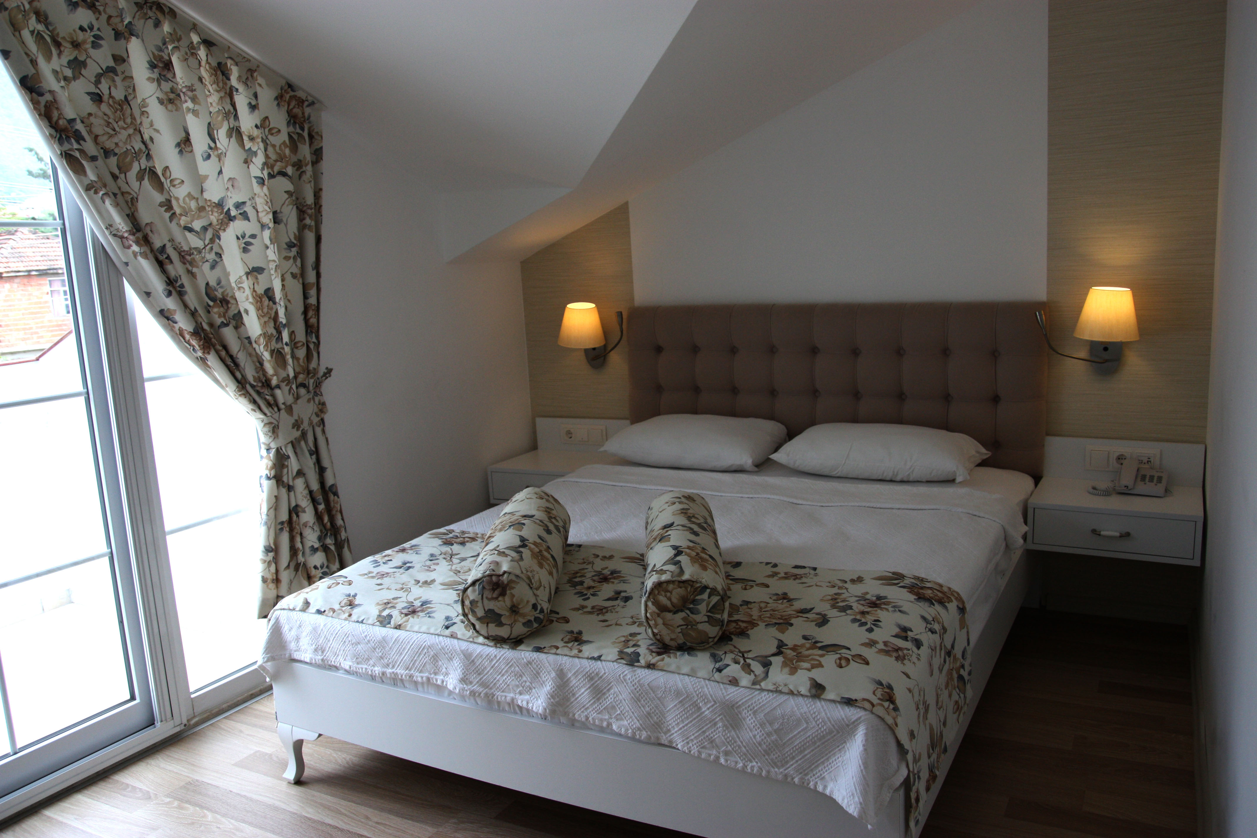 Deluxe, Double Bed
