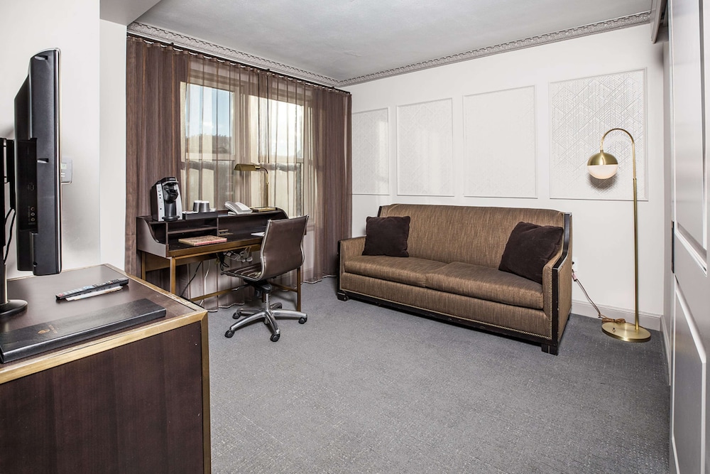 Hotel Phillips Kansas City Curio Collection by Hilton 33/50