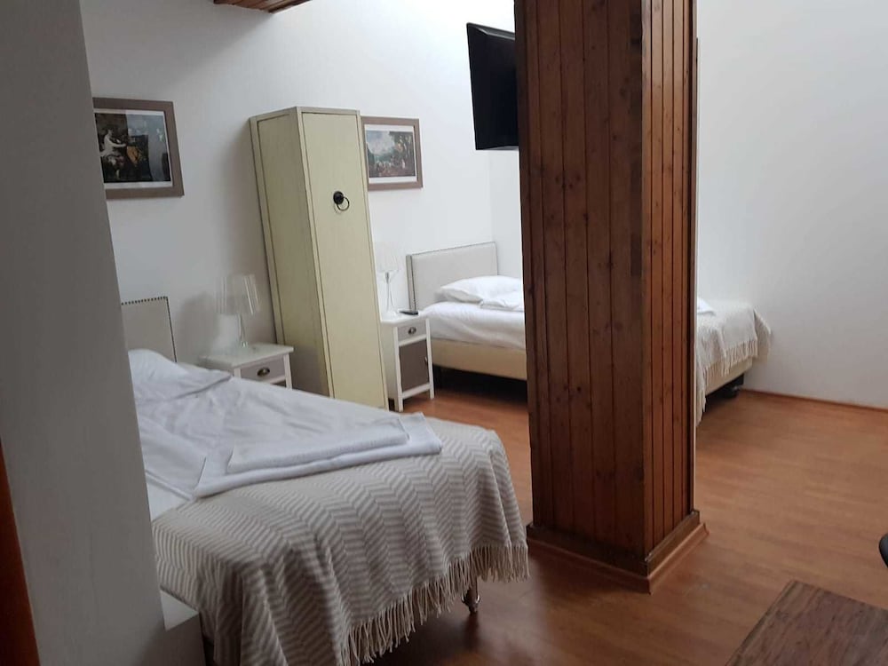 Nonna Mia Hotel 7/13