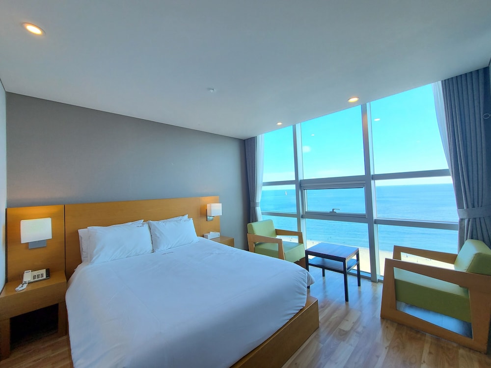 DELUXE, SEA VIEW