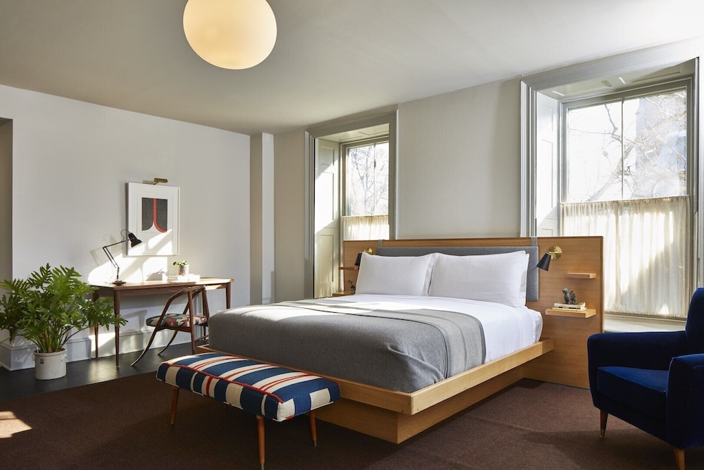 HOTEL KINSLEY 7/44