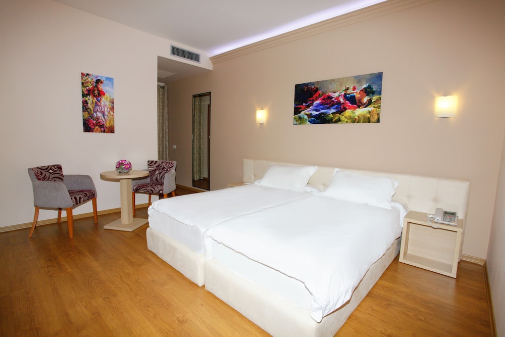 Green Hotel 15/71